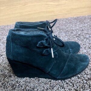 TOMS Booties/Ankle Boots Wedges (Black, Size 7)